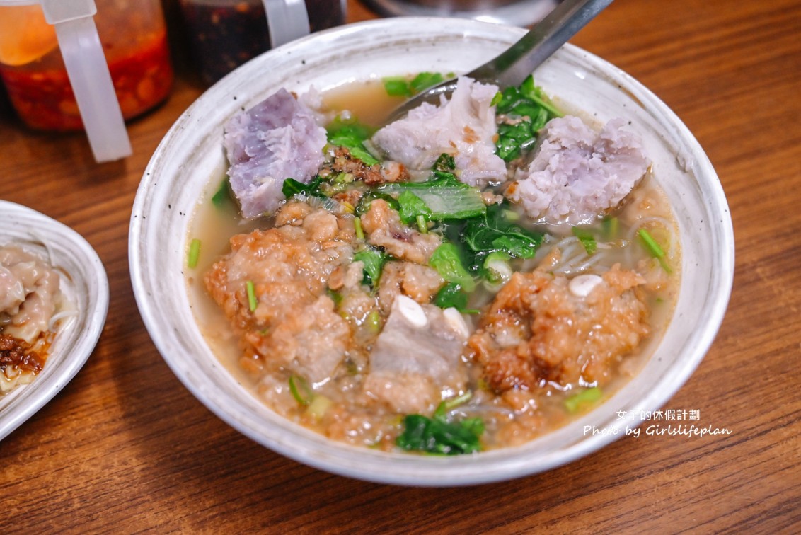 向上市場芋頭米粉｜在地無名麵店排隊美食(菜單) @女子的休假計劃