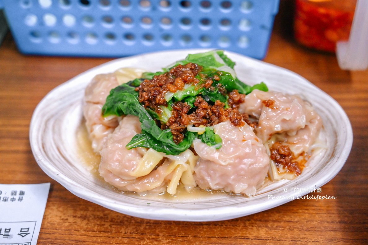 向上市場芋頭米粉｜在地無名麵店排隊美食，芋頭排骨酥麵最受歡迎(菜單) @女子的休假計劃