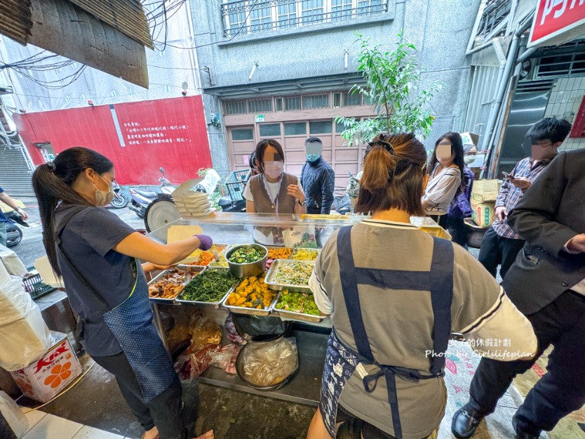 阿順排骨｜超人氣巷弄排隊美食便當店，熱湯免費喝白飯免費加滷汁(菜單) @女子的休假計劃