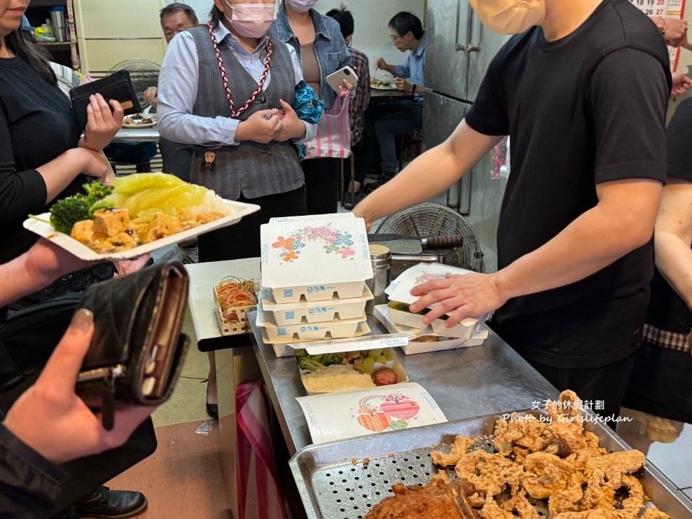 阿順排骨｜超人氣巷弄排隊美食便當店，熱湯免費喝白飯免費加滷汁(菜單) @女子的休假計劃