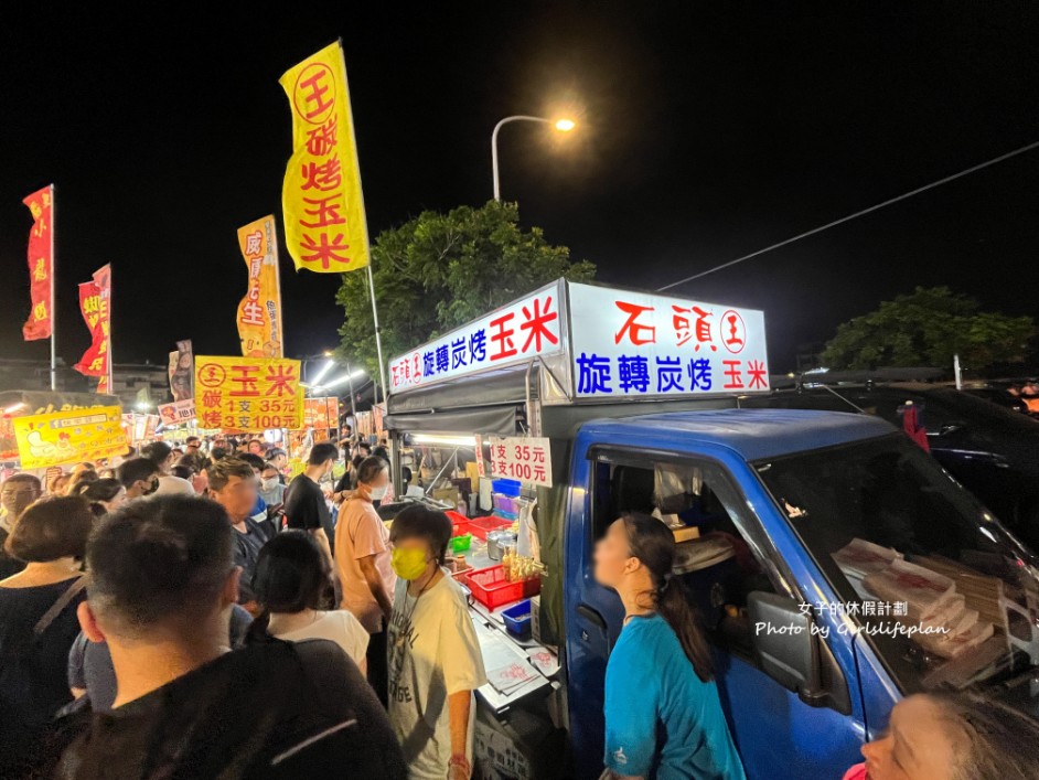 旋轉碳烤玉米一隻35元3隻100元，現烤玉米CP值高 @女子的休假計劃