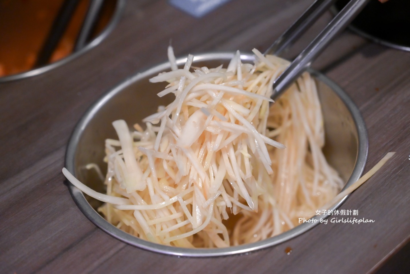 犂園湯包館｜羅勒鮮蚵湯包號稱全台首創口味，黃仁勳也來造訪過(菜單) @女子的休假計劃