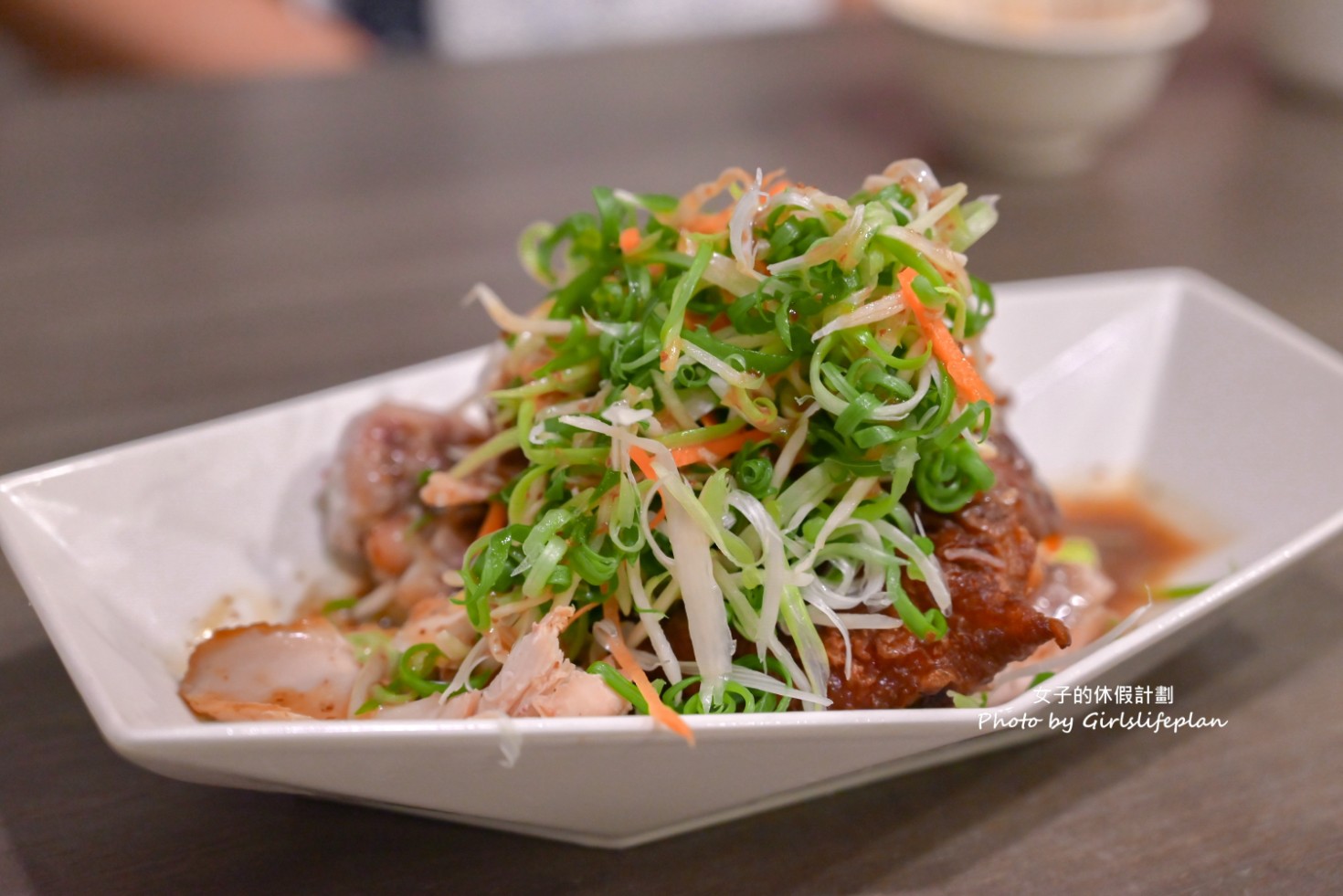 犂園湯包館｜羅勒鮮蚵湯包號稱全台首創口味，黃仁勳也來造訪過(菜單) @女子的休假計劃