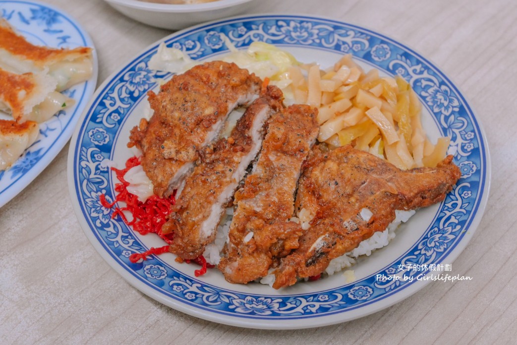 西門店小二｜開店50年人氣小吃店，排骨飯人氣必吃(菜單) @女子的休假計劃