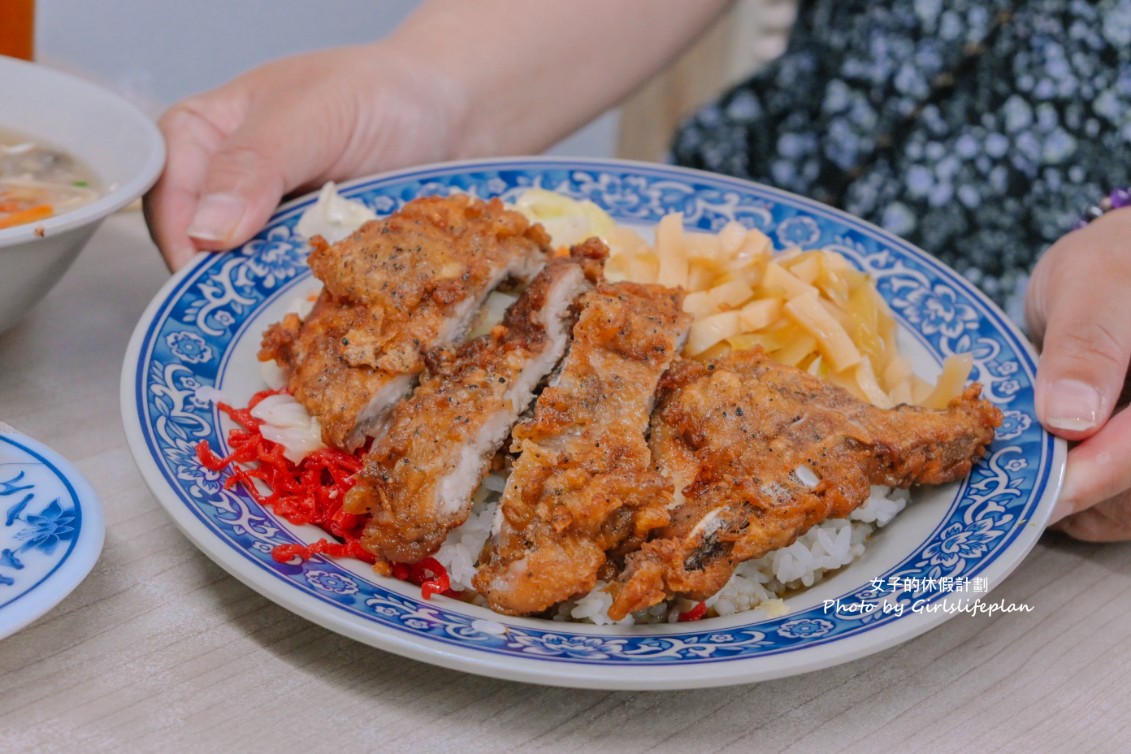 西門店小二｜開店50年人氣小吃店，排骨飯人氣必吃(菜單) @女子的休假計劃