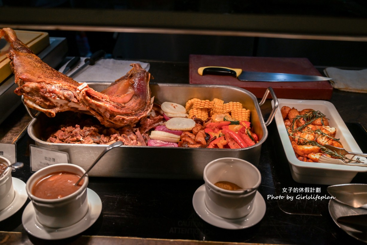 悅市集｜新板希爾頓吃到飽，異國燒烤季有威靈頓牛排、松葉蟹海鮮桶(菜單) @女子的休假計劃