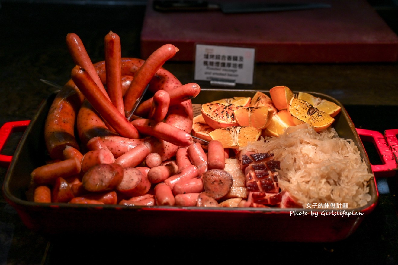 悅市集｜新板希爾頓吃到飽，異國燒烤季有威靈頓牛排、松葉蟹海鮮桶(菜單) @女子的休假計劃