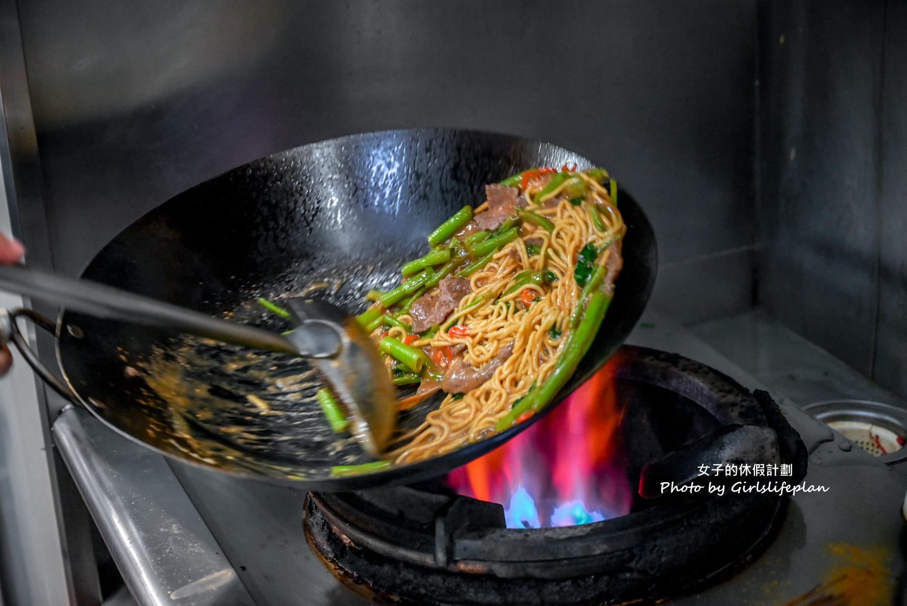 小山家沙茶牛肉｜台中宵夜，份量澎派超人氣快炒店(菜單) @女子的休假計劃