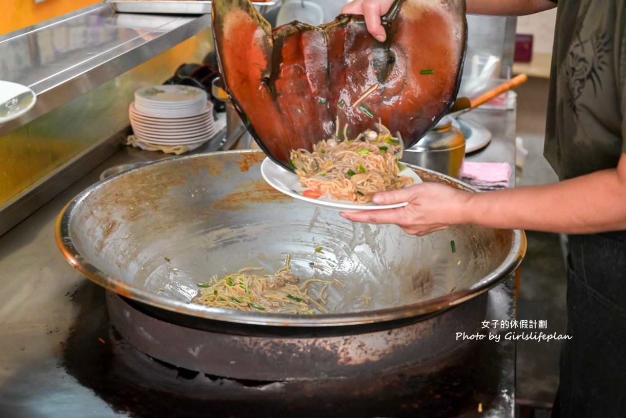 黃家鱟殼炒蚵仔麵｜在地超過80年活化石炒麵只要50元(菜單) @女子的休假計劃