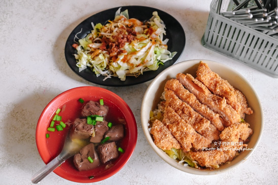 夢幻三家元老｜肉燥飯+豆芽菜高麗菜+油豆腐+炸排骨只要65元(菜單) @女子的休假計劃