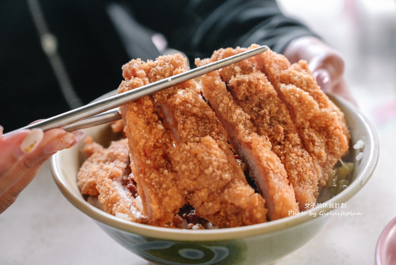 夢幻三家元老｜肉燥飯+豆芽菜高麗菜+油豆腐+炸排骨只要65元(菜單) @女子的休假計劃