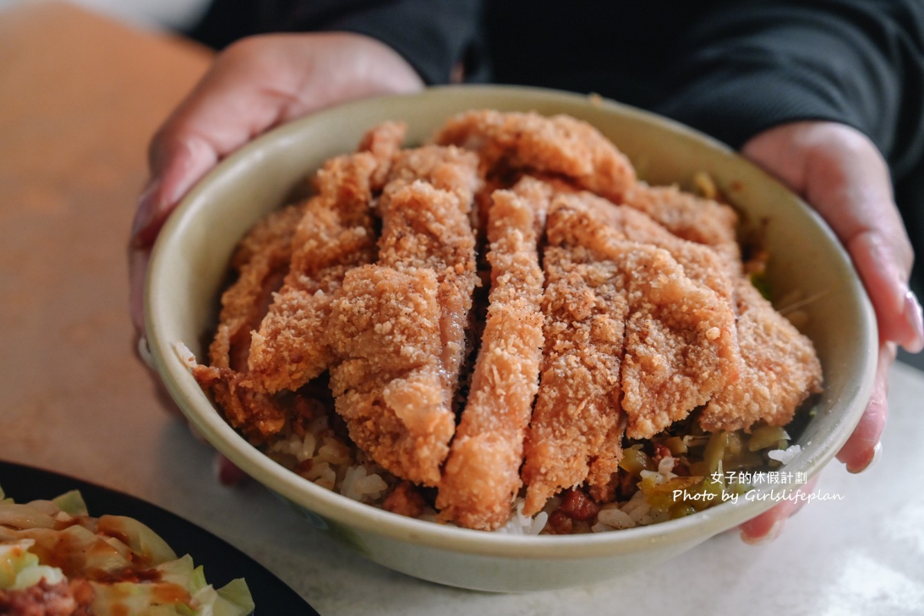 夢幻三家元老｜肉燥飯+豆芽菜高麗菜+油豆腐+炸排骨只要65元(菜單) @女子的休假計劃