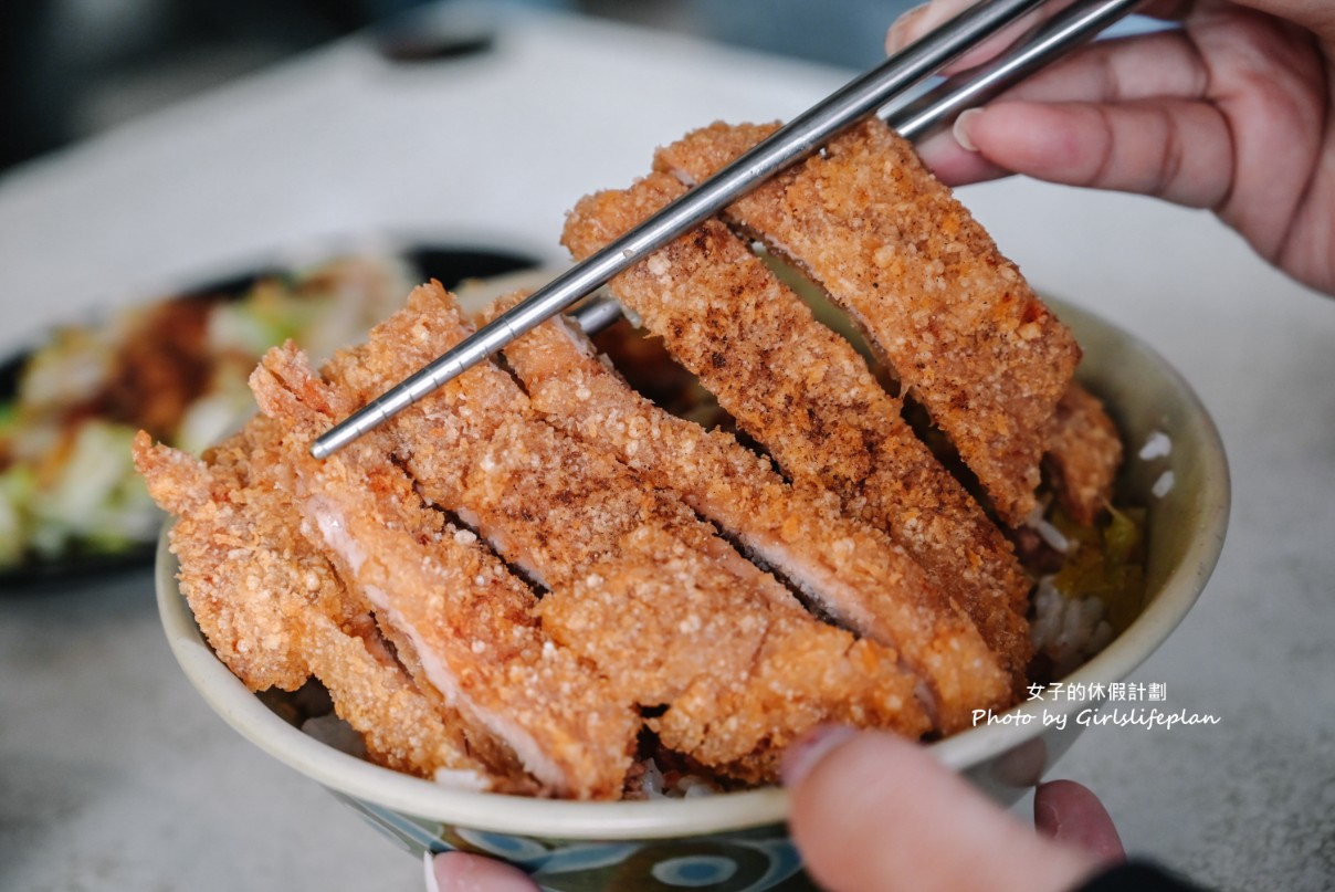 夢幻三家元老｜肉燥飯+豆芽菜高麗菜+油豆腐+炸排骨只要65元(菜單) @女子的休假計劃