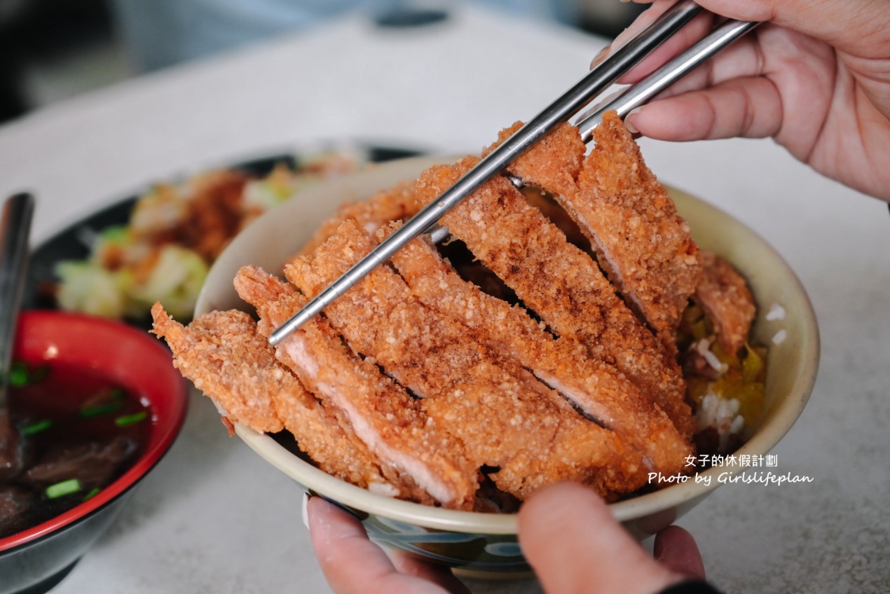 夢幻三家元老｜肉燥飯+豆芽菜高麗菜+油豆腐+炸排骨只要65元(菜單) @女子的休假計劃