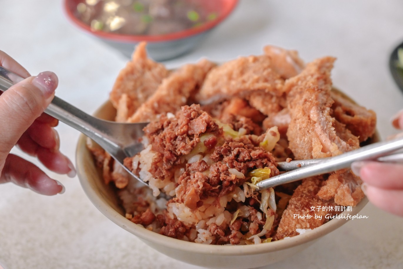 夢幻三家元老｜肉燥飯+豆芽菜高麗菜+油豆腐+炸排骨只要65元(菜單) @女子的休假計劃