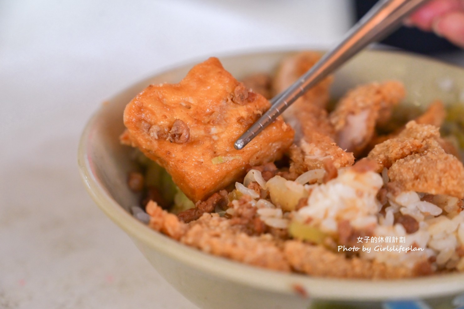 夢幻三家元老｜肉燥飯+豆芽菜高麗菜+油豆腐+炸排骨只要65元(菜單) @女子的休假計劃