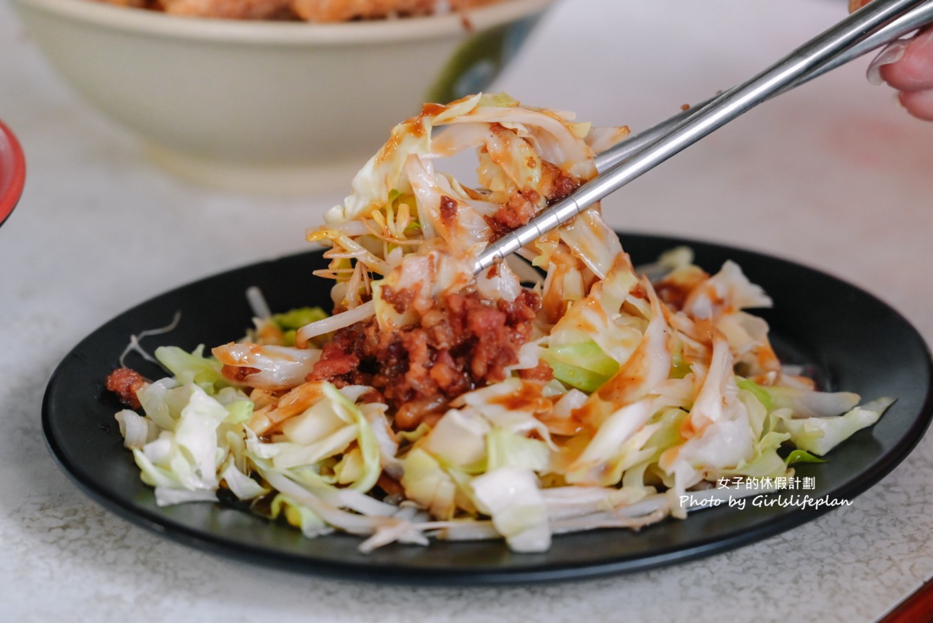 夢幻三家元老｜肉燥飯+豆芽菜高麗菜+油豆腐+炸排骨只要65元(菜單) @女子的休假計劃