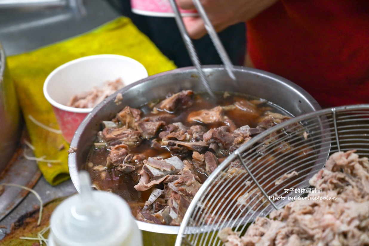 大碗公當歸羊肉｜在地人氣黑金滷肉飯配羊肉湯(菜單) @女子的休假計劃