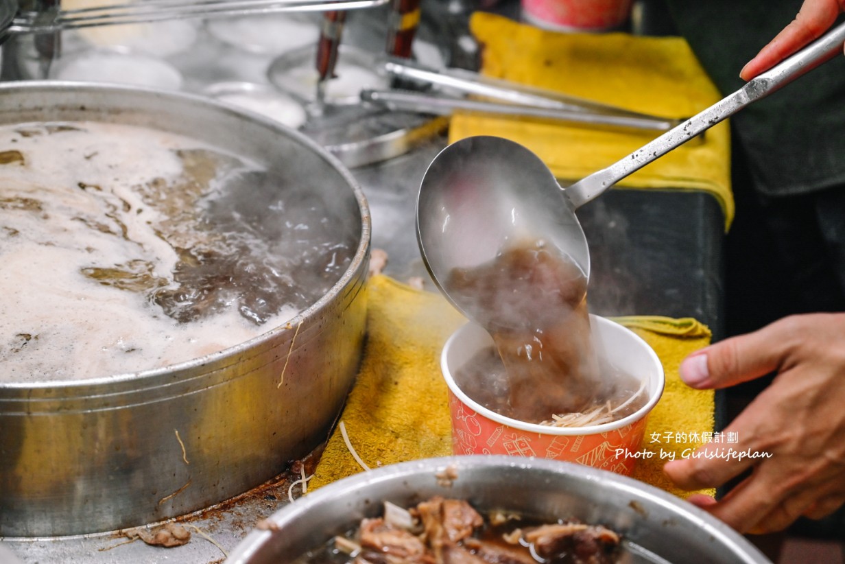 大碗公當歸羊肉｜在地人氣黑金滷肉飯配羊肉湯(菜單) @女子的休假計劃