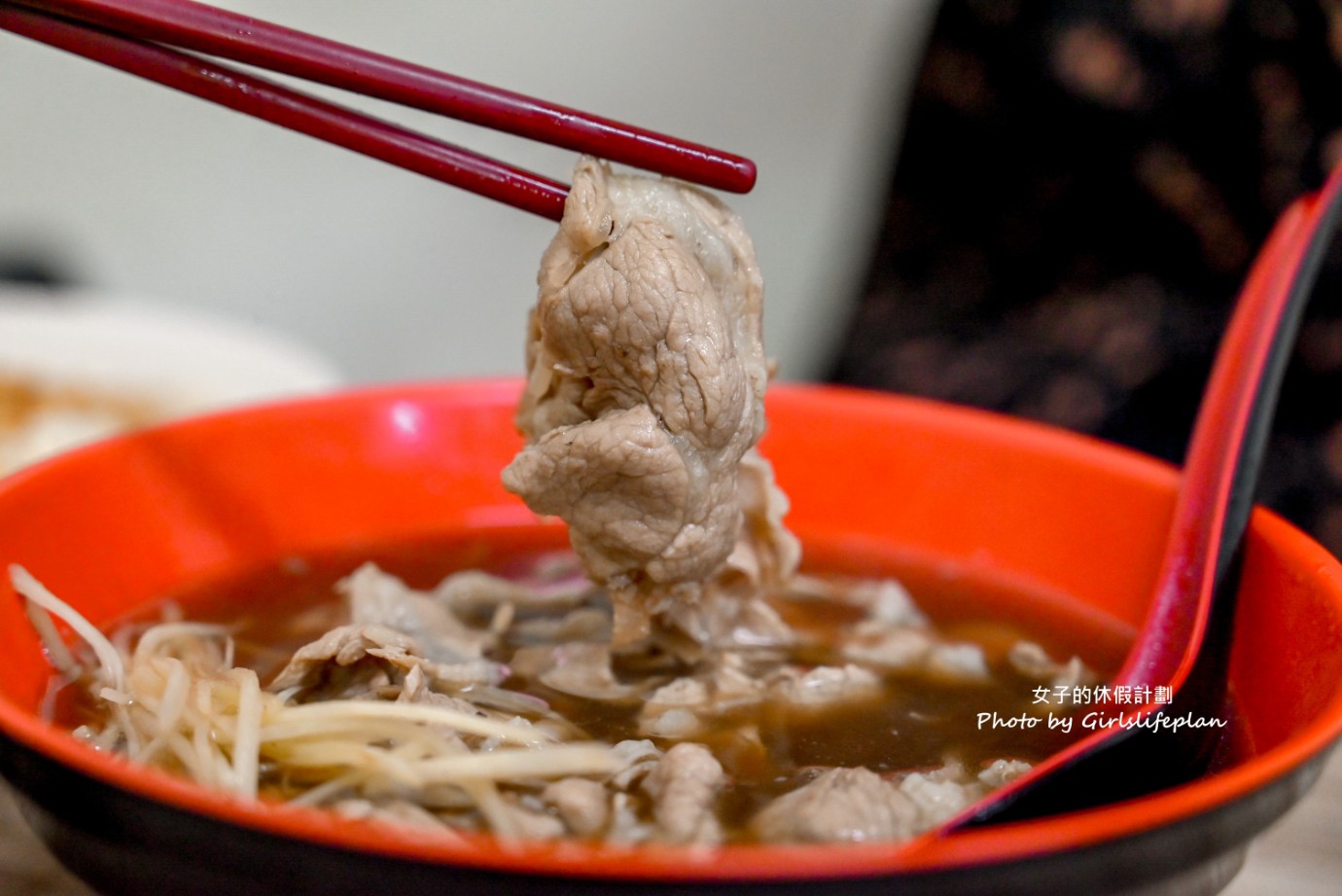 大碗公當歸羊肉｜在地人氣黑金滷肉飯配羊肉湯(菜單) @女子的休假計劃