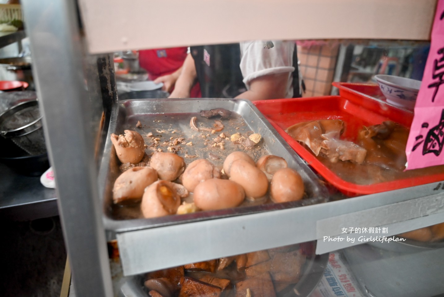 華新小吃店｜70元滷味飯滿到蓋子蓋不起來根本是兩人份量(菜單) @女子的休假計劃