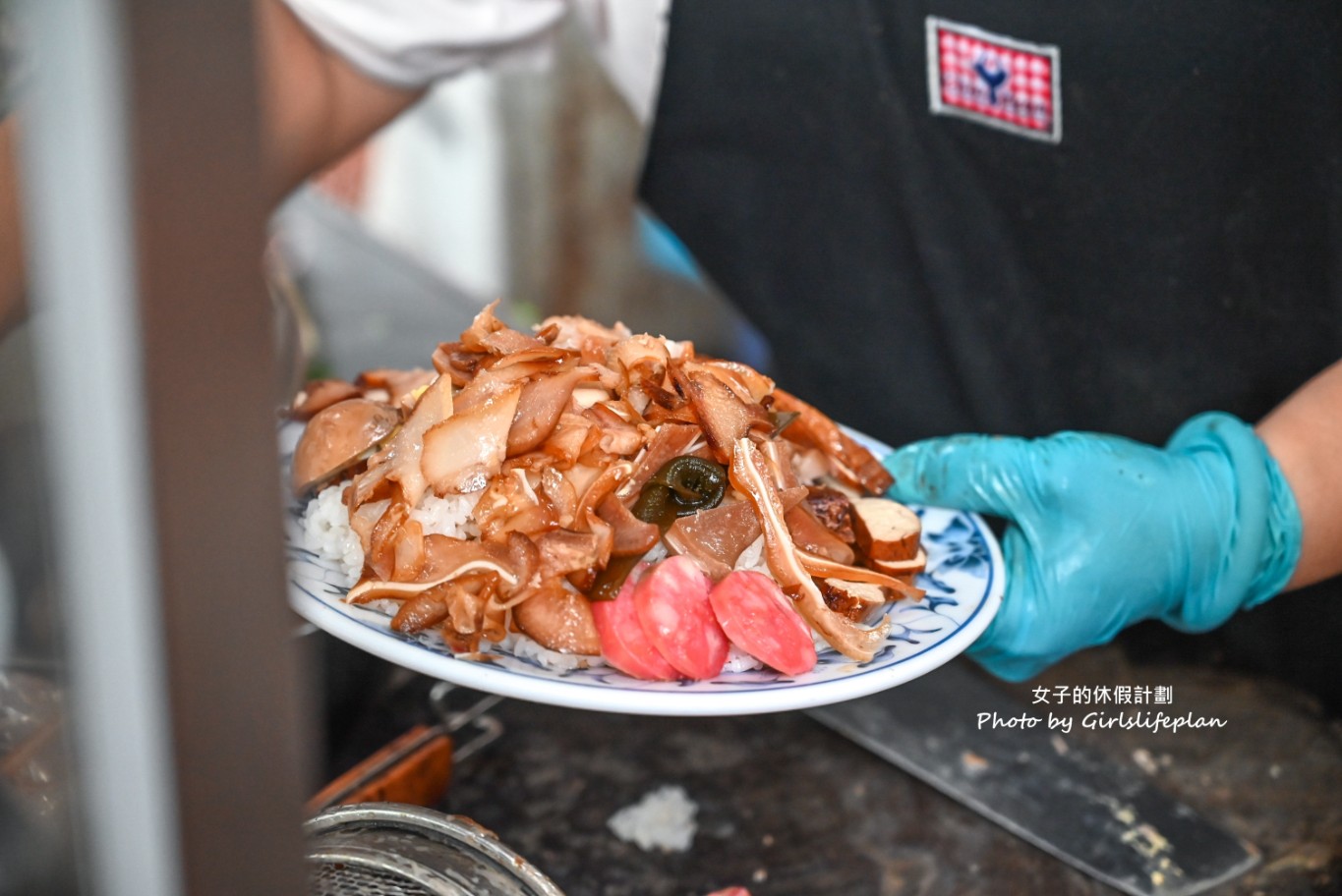 華新小吃店｜70元滷味飯滿到蓋子蓋不起來根本是兩人份量(菜單) @女子的休假計劃