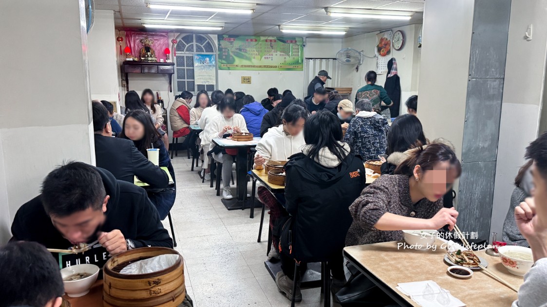 亓家蒸餃(元家蒸餃)｜不到百元人氣蒸餃皮薄餡多滋味好(菜單) @女子的休假計劃