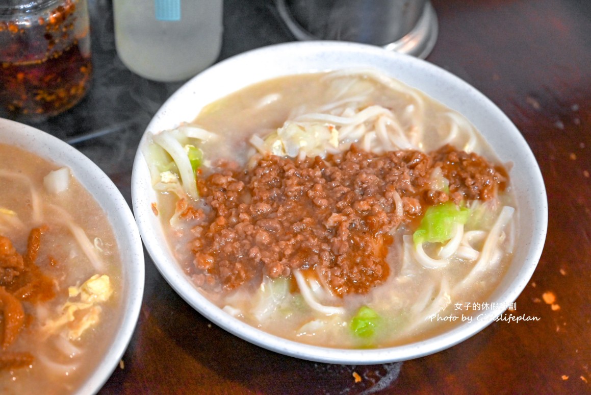 龍記搶鍋麵|西門美食40年人氣老店,加大蒜更好吃(菜單) @女子的休假計劃 龍記搶鍋麵|西門美食40年人氣老店,加大蒜更好吃(菜單) @女子的休假計劃