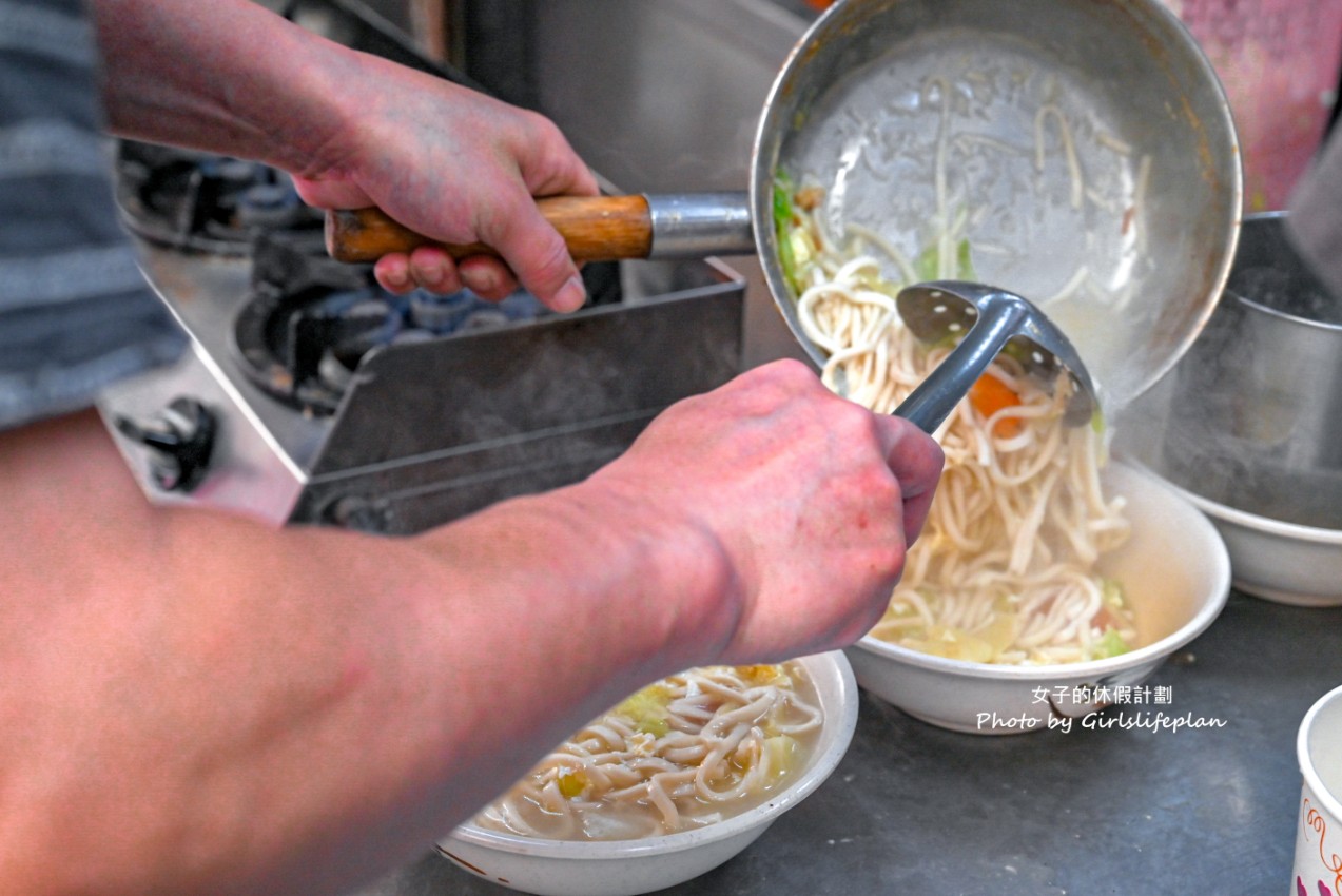 龍記搶鍋麵|西門美食40年人氣老店,加大蒜更好吃(菜單) @女子的休假計劃 龍記搶鍋麵|西門美食40年人氣老店,加大蒜更好吃(菜單) @女子的休假計劃