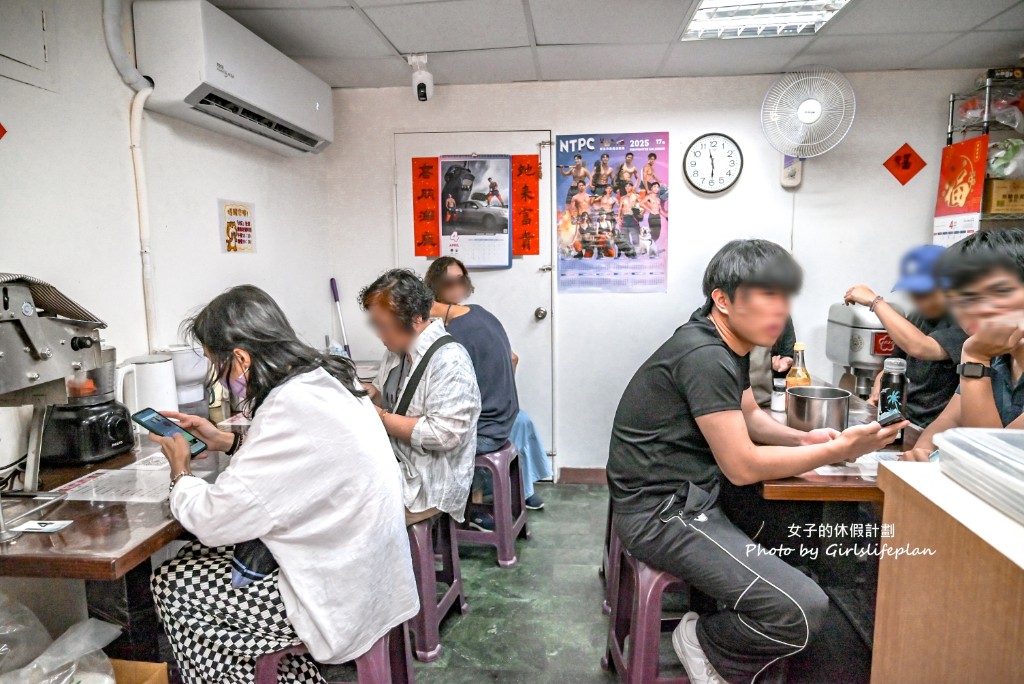 火紅手桿麵|現場手工扯麵還沒開店就在排隊拿號碼牌(菜單) @女子的休假計劃 火紅手桿麵|現場手工扯麵還沒開店就在排隊拿號碼牌(菜單) @女子的休假計劃