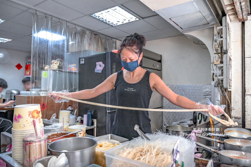 火紅手桿麵|現場手工扯麵還沒開店就在排隊拿號碼牌(菜單) @女子的休假計劃 火紅手桿麵|現場手工扯麵還沒開店就在排隊拿號碼牌(菜單) @女子的休假計劃