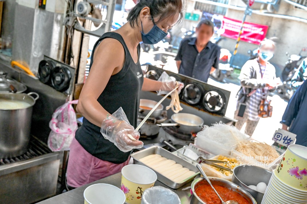 火紅手桿麵|現場手工扯麵還沒開店就在排隊拿號碼牌(菜單) @女子的休假計劃 火紅手桿麵|現場手工扯麵還沒開店就在排隊拿號碼牌(菜單) @女子的休假計劃