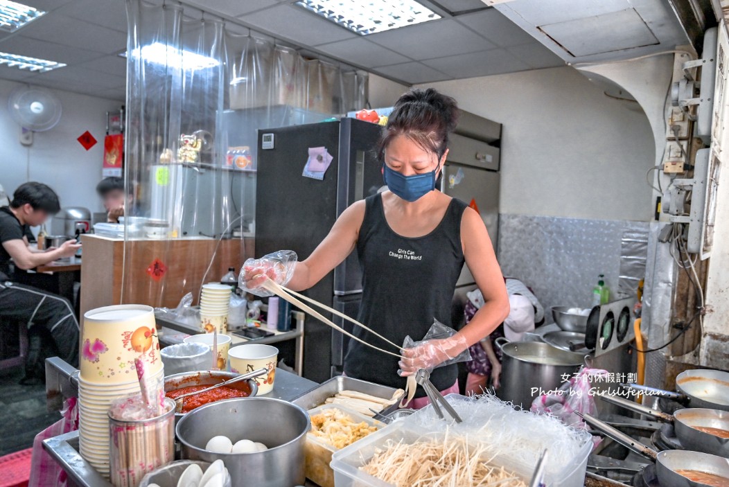 火紅手桿麵|現場手工扯麵還沒開店就在排隊拿號碼牌(菜單) @女子的休假計劃 火紅手桿麵|現場手工扯麵還沒開店就在排隊拿號碼牌(菜單) @女子的休假計劃