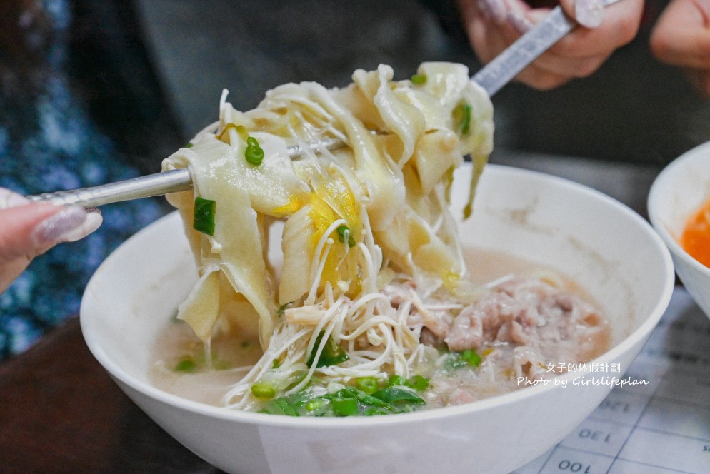 火紅手桿麵|現場手工扯麵還沒開店就在排隊拿號碼牌(菜單) @女子的休假計劃 火紅手桿麵|現場手工扯麵還沒開店就在排隊拿號碼牌(菜單) @女子的休假計劃