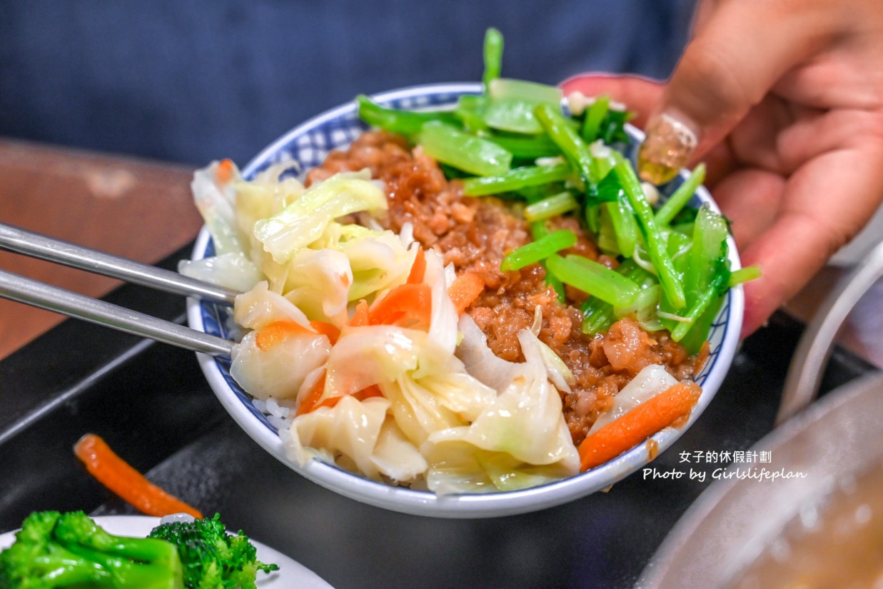 金澤魯肉飯｜全台滷肉飯TOP5，滷肉飯雙配菜只要30元CP值爆高 @女子的休假計劃