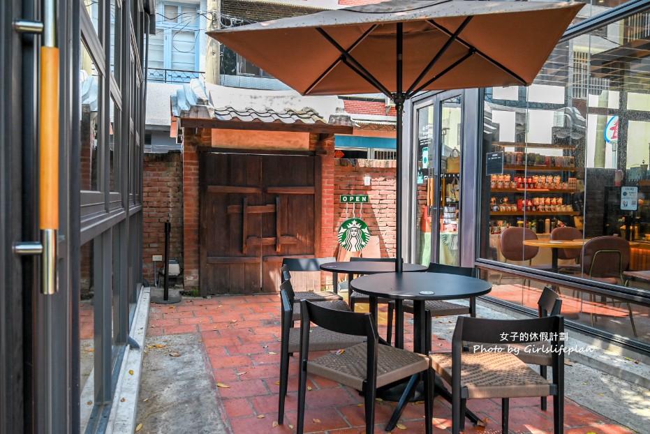 星巴克嘉義新港門市(培桂堂內)|隱藏版玻璃屋隱身博士窩古蹟 @女子的休假計劃 星巴克嘉義新港門市(培桂堂內)|隱藏版玻璃屋隱身博士窩古蹟 @女子的休假計劃