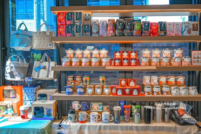 星巴克嘉義新港門市(培桂堂內)|隱藏版玻璃屋隱身博士窩古蹟 @女子的休假計劃 星巴克嘉義新港門市(培桂堂內)|隱藏版玻璃屋隱身博士窩古蹟 @女子的休假計劃