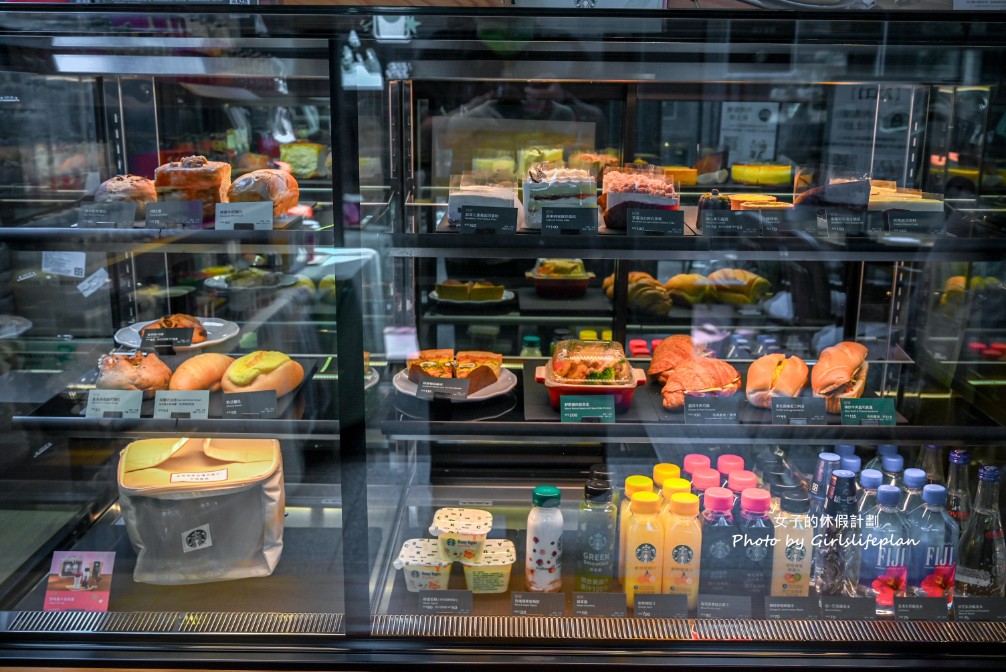 星巴克嘉義新港門市(培桂堂內)|隱藏版玻璃屋隱身博士窩古蹟 @女子的休假計劃 星巴克嘉義新港門市(培桂堂內)|隱藏版玻璃屋隱身博士窩古蹟 @女子的休假計劃