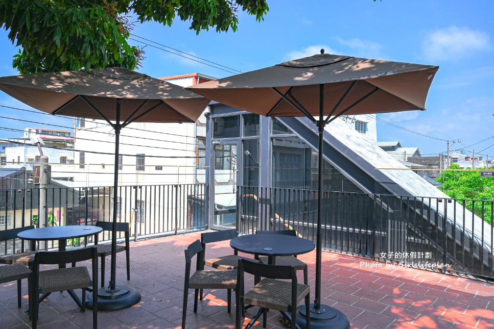 星巴克嘉義新港門市(培桂堂內)|隱藏版玻璃屋隱身博士窩古蹟 @女子的休假計劃 星巴克嘉義新港門市(培桂堂內)|隱藏版玻璃屋隱身博士窩古蹟 @女子的休假計劃