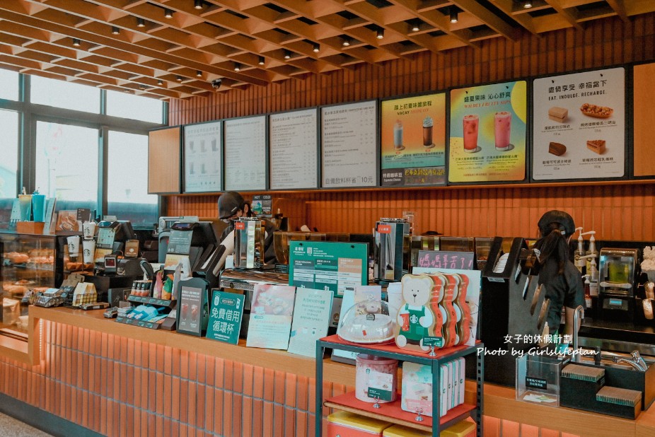 星巴克嘉義新港門市(培桂堂內)|隱藏版玻璃屋隱身博士窩古蹟 @女子的休假計劃 星巴克嘉義新港門市(培桂堂內)|隱藏版玻璃屋隱身博士窩古蹟 @女子的休假計劃