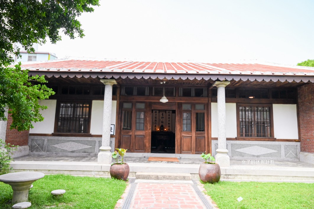 星巴克嘉義新港門市(培桂堂內)|隱藏版玻璃屋隱身博士窩古蹟 @女子的休假計劃 星巴克嘉義新港門市(培桂堂內)|隱藏版玻璃屋隱身博士窩古蹟 @女子的休假計劃