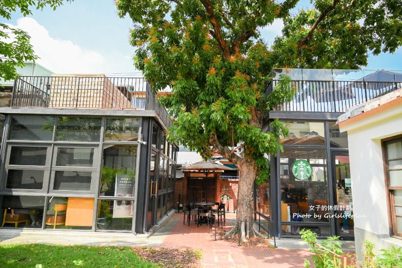星巴克嘉義新港門市(培桂堂內)|隱藏版玻璃屋隱身博士窩古蹟 @女子的休假計劃 星巴克嘉義新港門市(培桂堂內)|隱藏版玻璃屋隱身博士窩古蹟 @女子的休假計劃