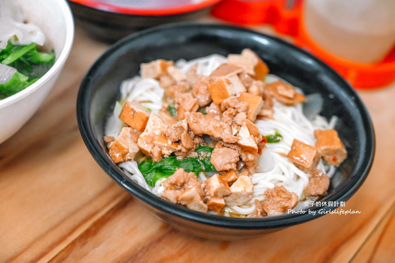 成都抄手麵食(城中市場)｜在地超過30年，每日現包紅油炒手人氣必吃(菜單) @女子的休假計劃