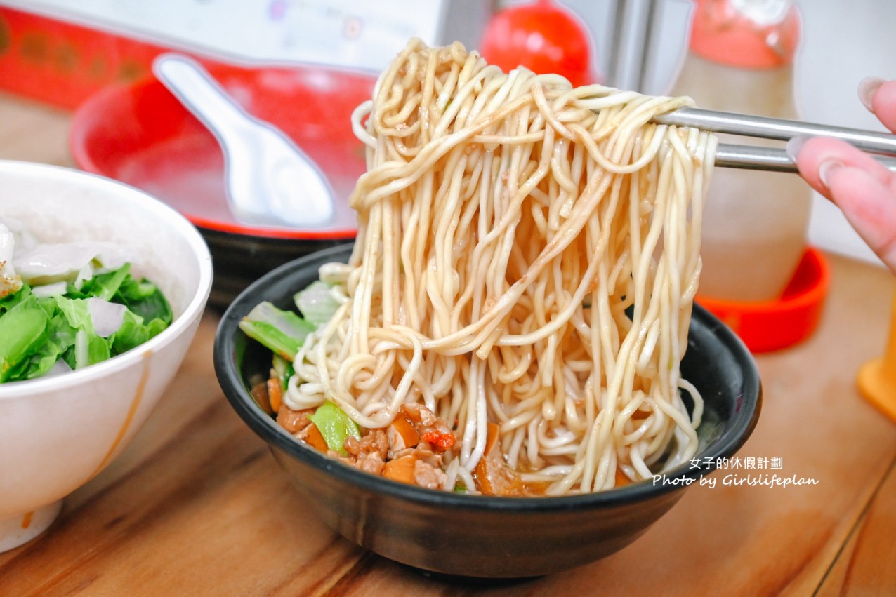 成都抄手麵食(城中市場)｜在地超過30年，每日現包紅油炒手人氣必吃(菜單) @女子的休假計劃