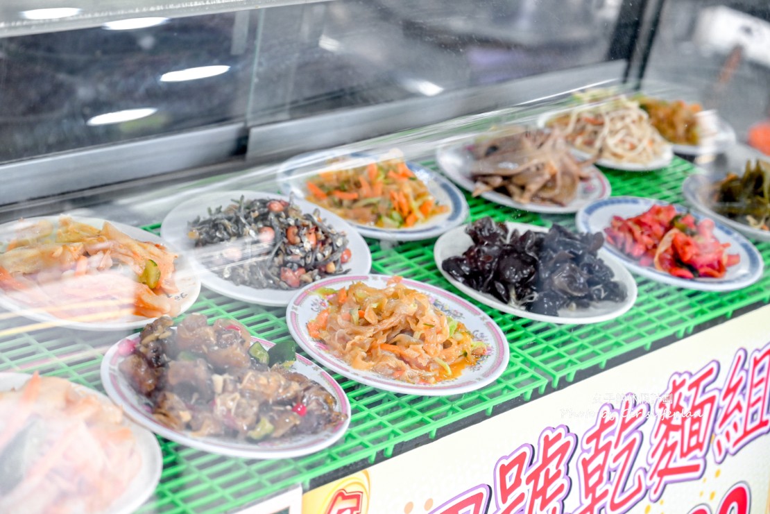 海爺四號乾麵｜三峽人氣麵店，招牌紅油皮蛋乾麵(菜單) @女子的休假計劃