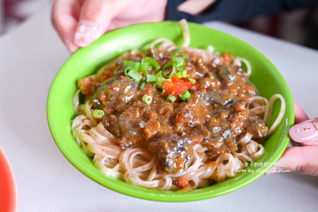 海爺四號乾麵｜三峽人氣麵店，招牌紅油皮蛋乾麵(菜單) @女子的休假計劃