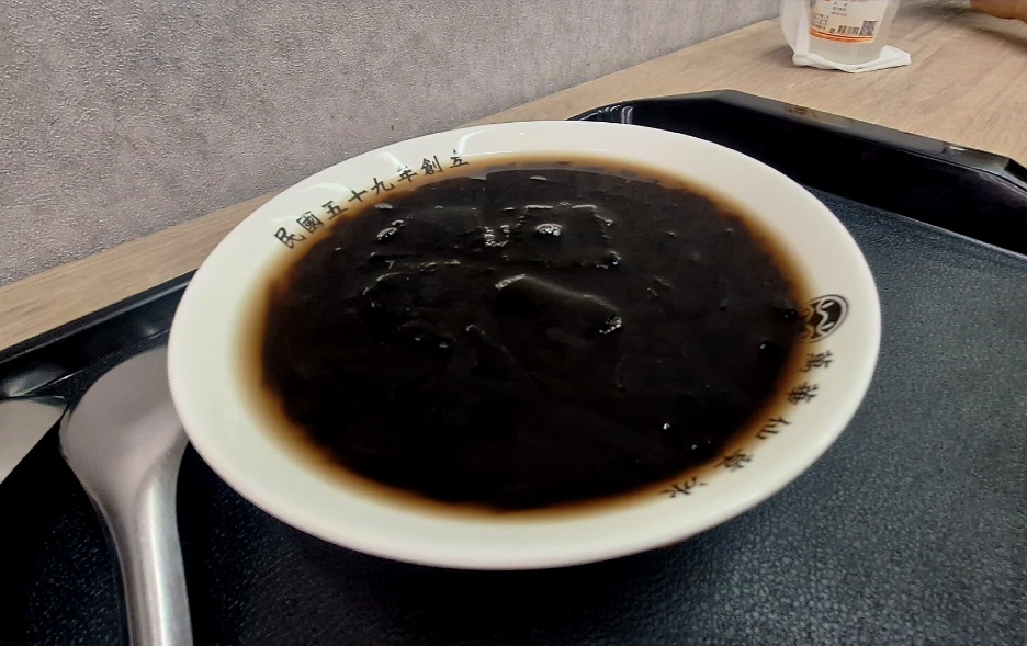 萬華林建發仙草冰八德店｜塊狀的仙草超過癮(菜單) @女子的休假計劃