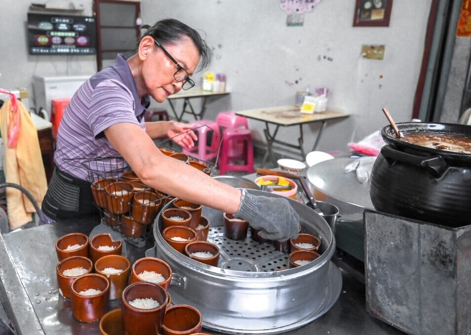 精忠三村米糕|在地超過50年銅板古早味小吃(菜單) @女子的休假計劃 精忠三村米糕|在地超過50年銅板古早味小吃(菜單) @女子的休假計劃