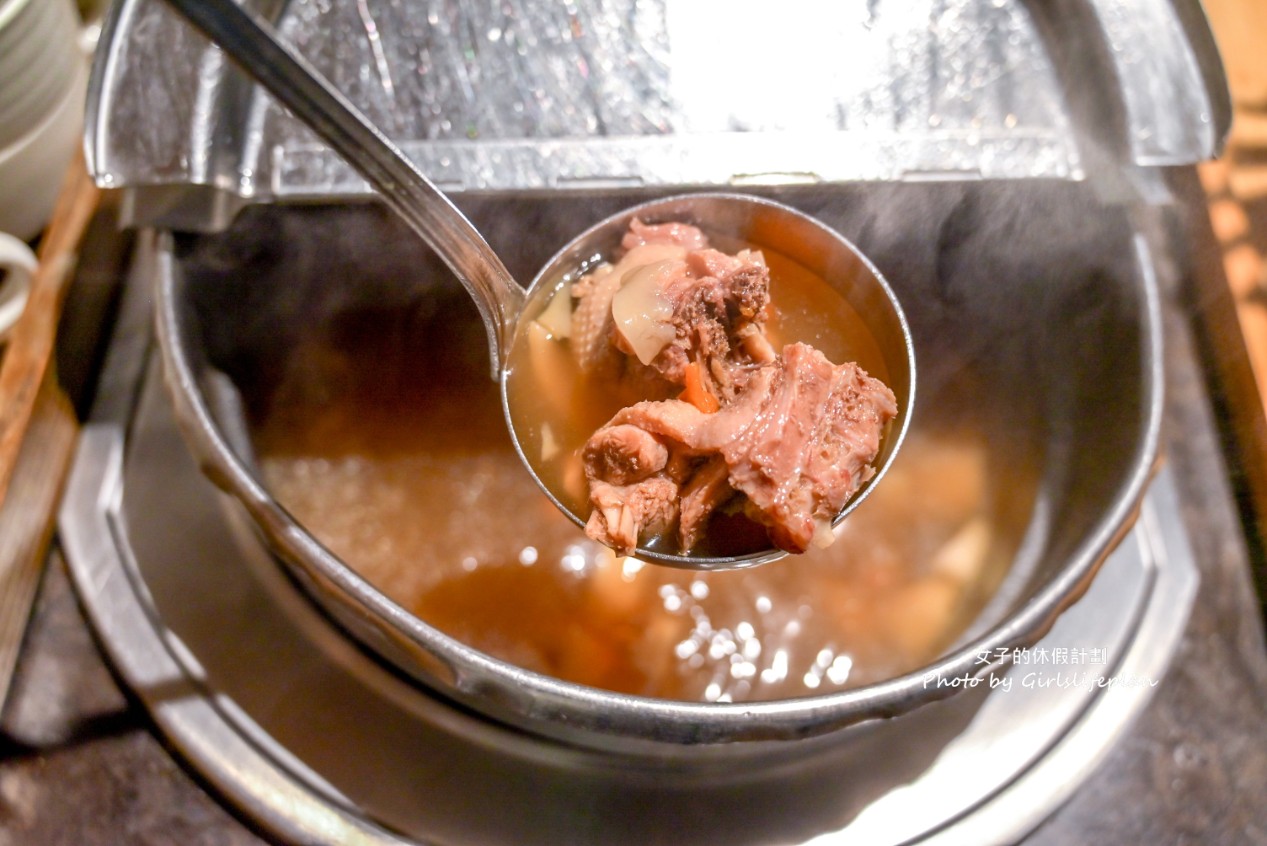 悅市集｜新板希爾頓吃到飽，異國炙烤假日加碼威靈頓牛排(菜單) @女子的休假計劃