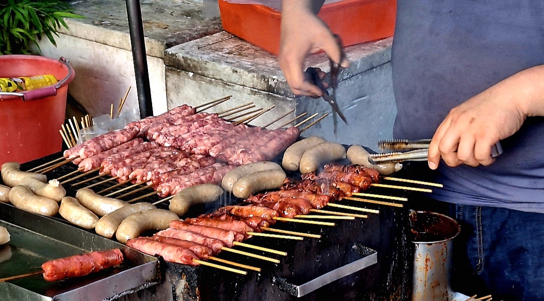礁溪香腸伯｜行家必吃路邊炭烤香腸攤(外帶) @女子的休假計劃